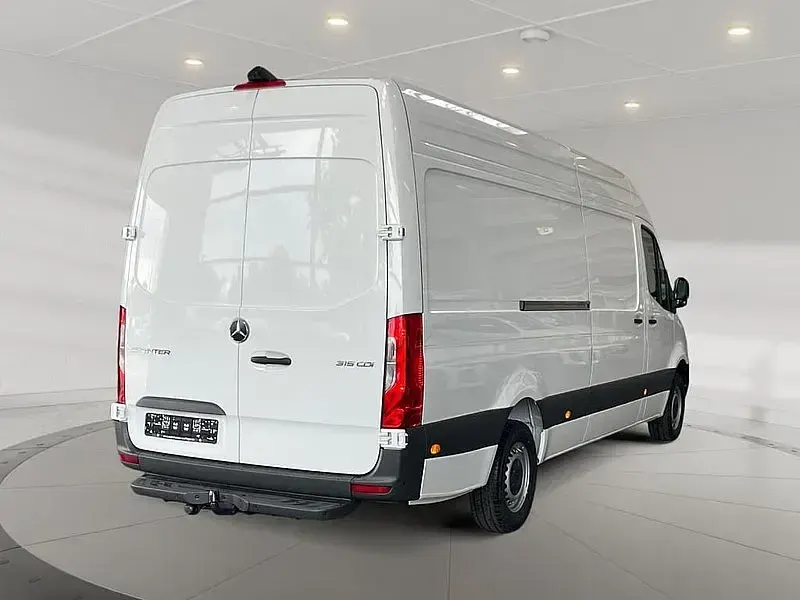 Gebraucht Mercedes Sprinter 150 PS (110 kW) 2025 Arktikweiss Van