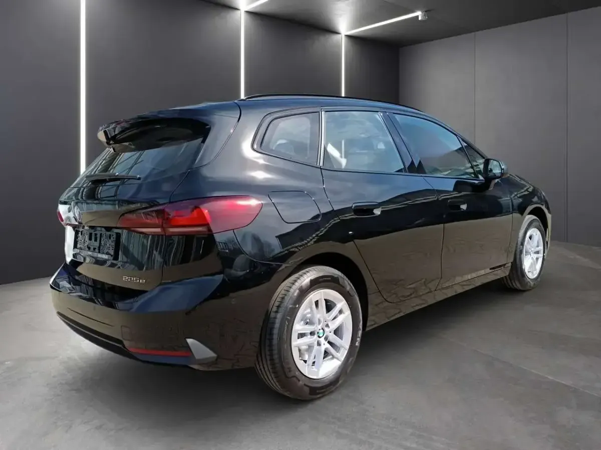 Neu BMW 225 Active Tourer 245 PS (180 kW) 2026 Schwarz uni Van / Kleinbus