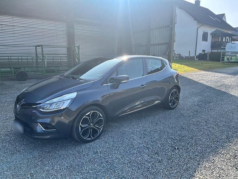 Gebraucht Renault Clio IV Intens 118 PS (86 kW) 2018 Grau Kleinwagen