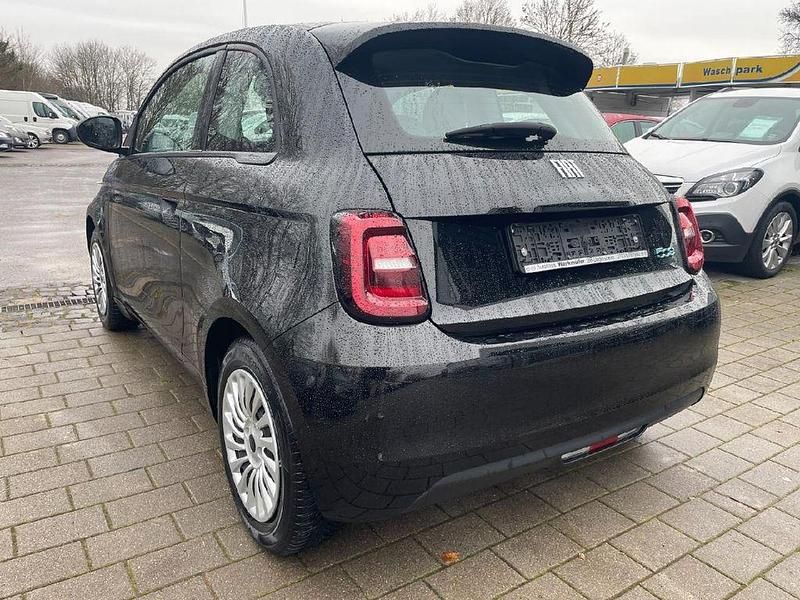 Gebraucht Fiat 500e Action 69 kW (95 PS) 2022 Schwarz Limousine
