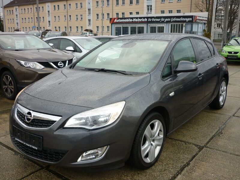 Karbongrau Gebraucht 2011 Opel Astra Design Edition Kleinwagen | 8.500 € (Teuer) - Bild 1/4