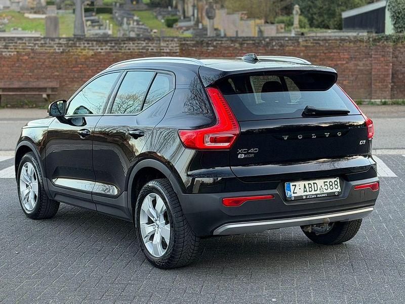 Gebraucht Volvo XC40 Momentum 150 PS (110 kW) 2021 Schwarz SUV