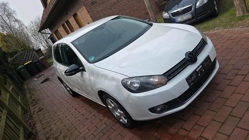 Gebraucht VW Golf Style 105 PS (77 kW) 2011 Weiß Coupé