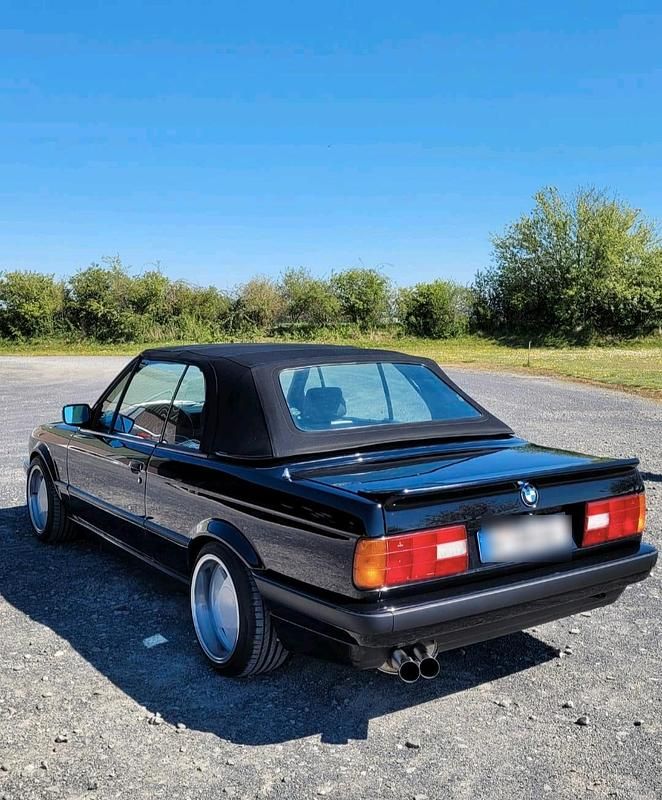 Schwarz Gebraucht 1992 BMW 325 Cabriolet Cabrio | 23.500 € - Bild 1/4