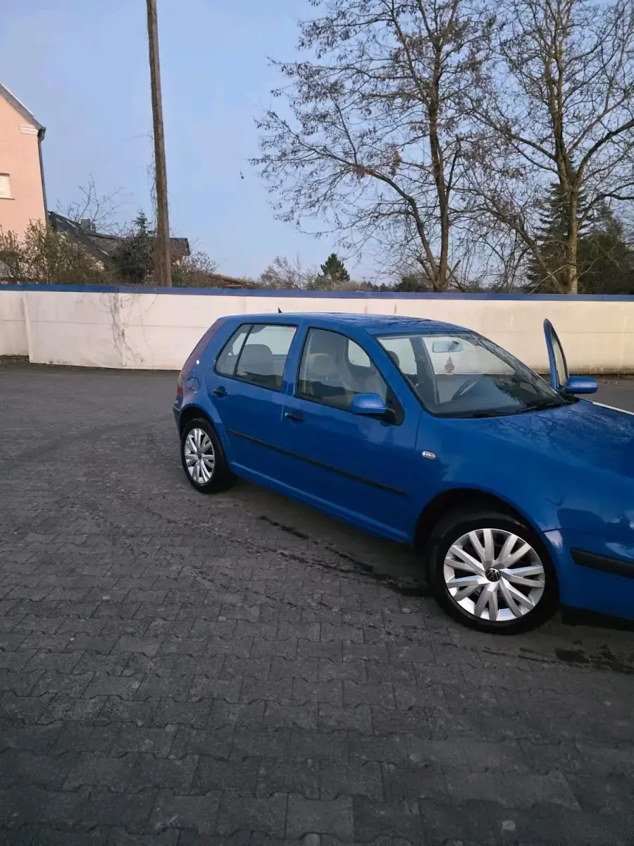 Gebraucht VW Golf IV 75 PS (55 kW) 2000 Blau Kleinwagen