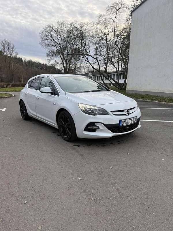 Weiß Gebraucht 2014 Opel Astra Kleinwagen | 7.490 € (Teuer) - Bild 1/4