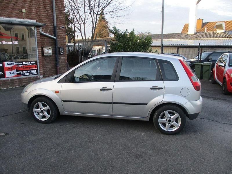 Gebraucht Ford Fiesta Ghia 80 PS (58 kW) 2003 Silber Limousine