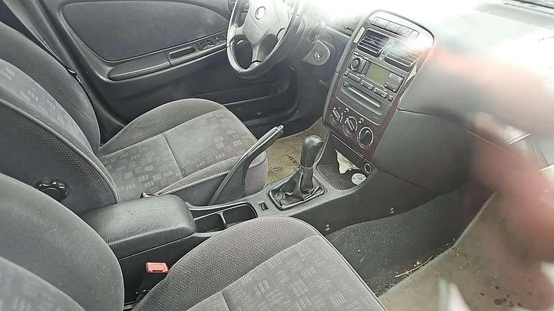 Gebraucht Toyota Avensis Sol 150 PS (110 kW) 2002 Grau Kombi