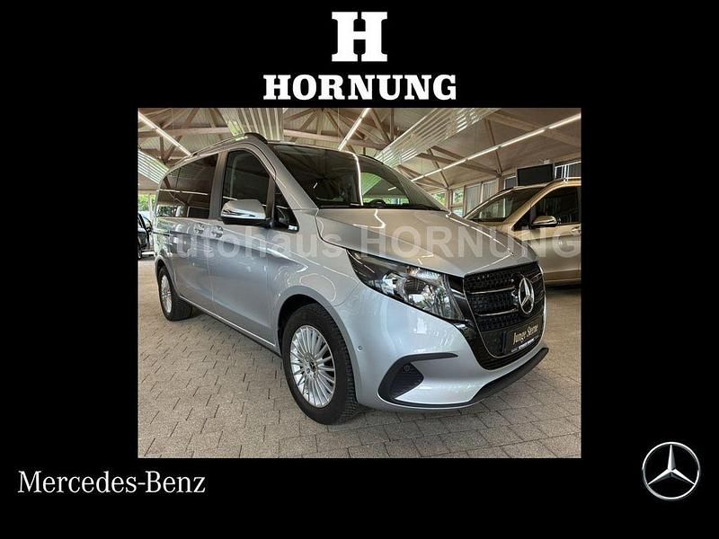 Hightechsilber metallic Gebraucht 2024 Mercedes V220 Van / Kleinbus | 53.900 € (Etwas zu teuer) - Bild 1/3