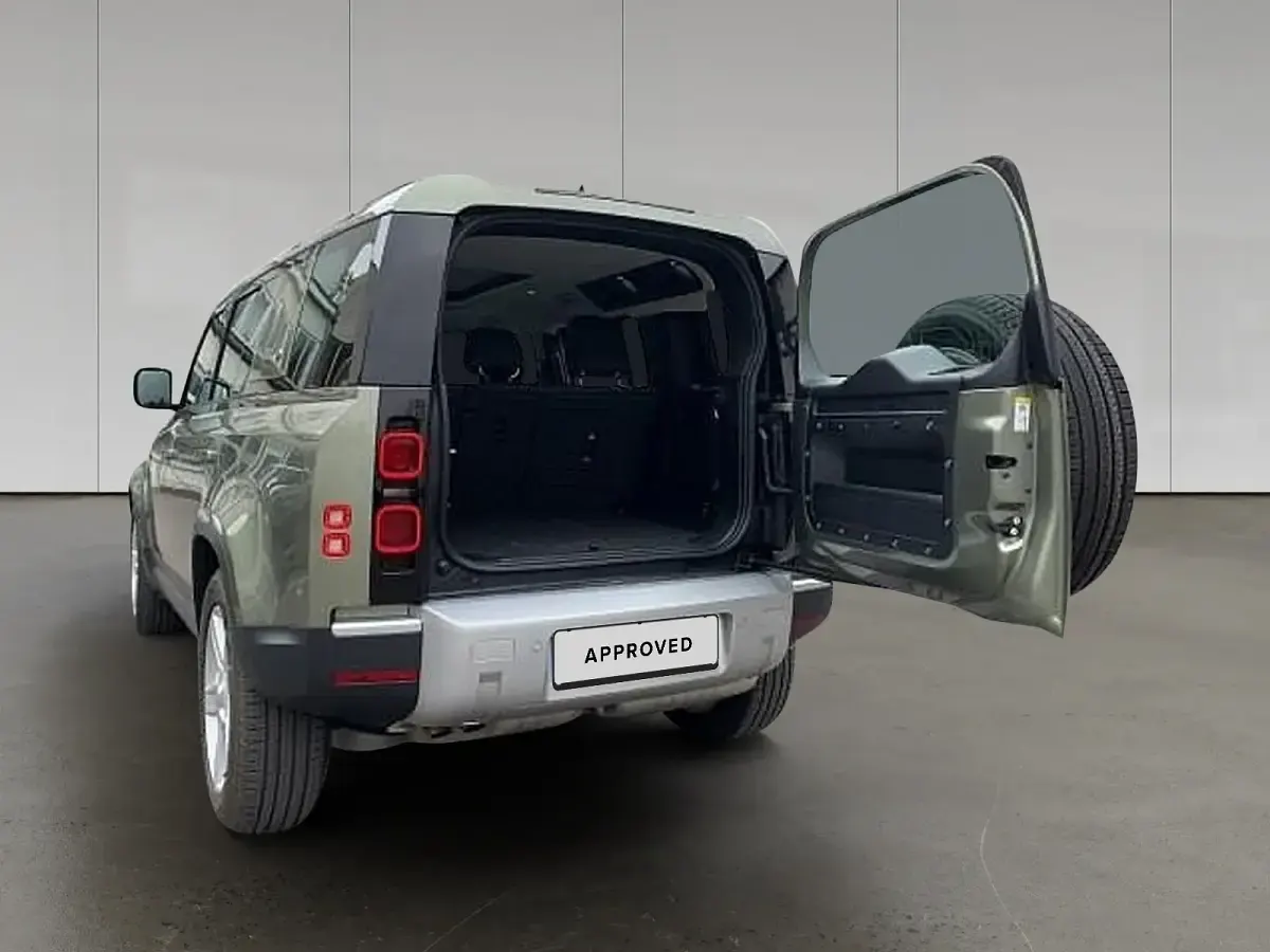 Gebraucht Land Rover Defender SE 202 PS (148 kW) 2023 Pangea green SUV