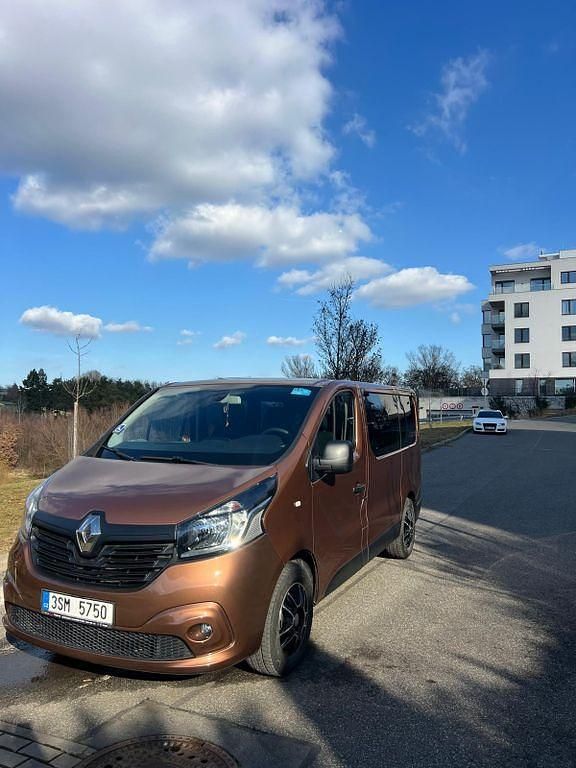 Gebraucht Renault Trafic 95 PS (69 kW) 2016 Braun Van / Kleinbus