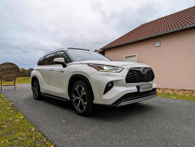 Weiß Gebraucht 2021 Toyota Highlander Hybrid Luxury SUV | 48.000 € - Bild 1/4