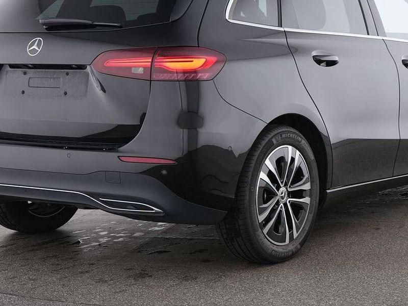 Gebraucht Mercedes B200 150 PS (110 kW) 2024 Nachtschwarz Van / Kleinbus