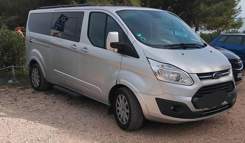 Gebraucht Ford Tourneo Limited 170 PS (125 kW) 2017 Silber Van / Kleinbus