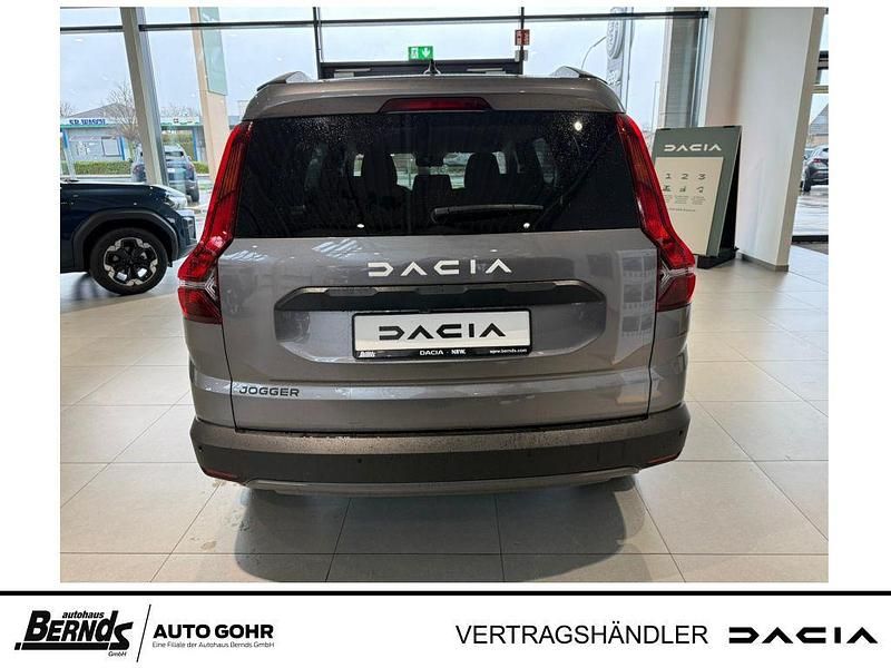 Neu Dacia Jogger Expression 91 PS (66 kW) 2026 Dolomitgrau metallic Van / Kleinbus