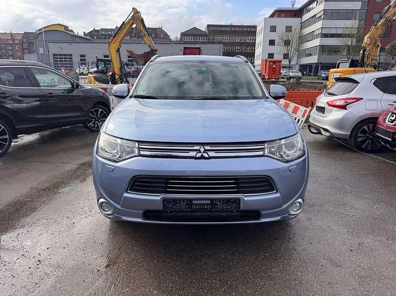 Gebraucht Mitsubishi Outlander P-HEV Plus 121 PS (88 kW) 2015 Bluish silver SUV