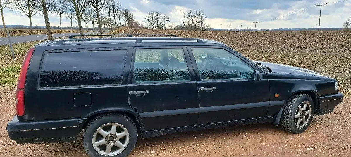 Second-hand Volvo 850 144 CP (105 kW) 1995 Negru Break