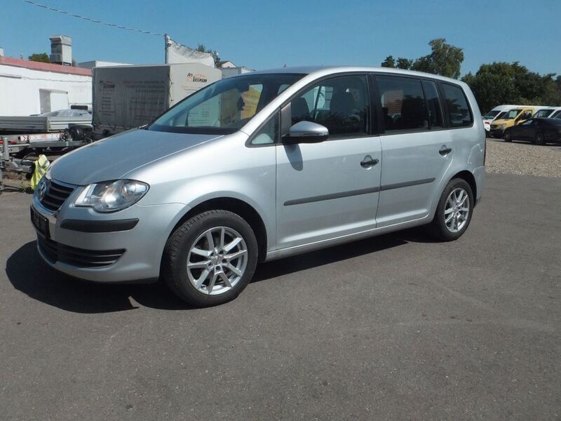 Silber Gebraucht 2010 VW Touran Conceptline Van / Kleinbus | 3.000 € (Fairer Preis) - Bild 1/4