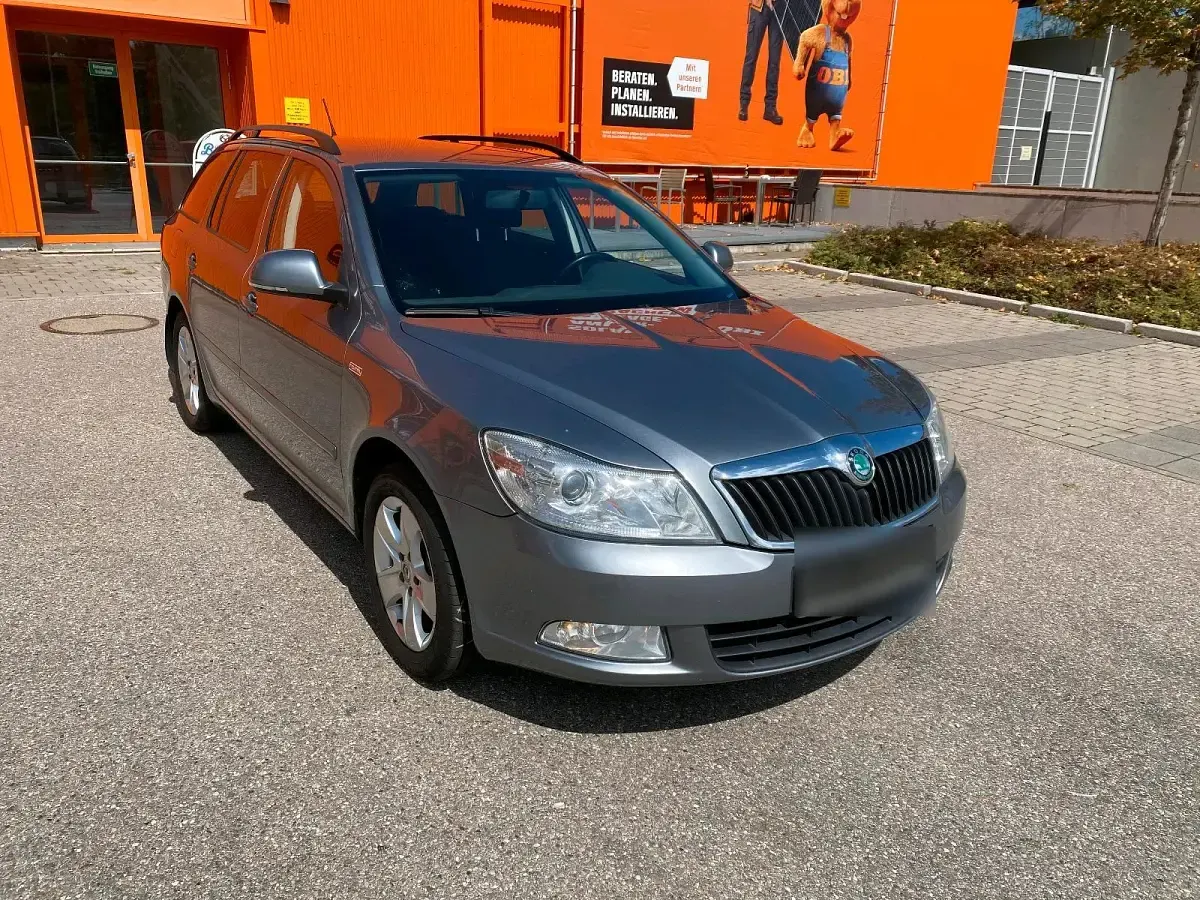 Gebraucht Skoda Octavia 104 PS (76 kW) 2012 Grau Kombi