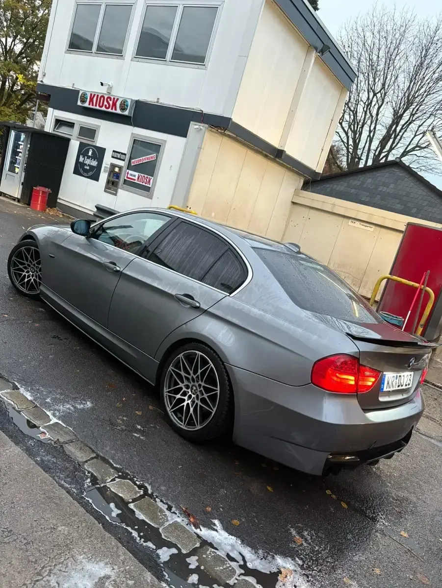 Gebraucht BMW 325 218 PS (160 kW) 2008 Grau Limousine