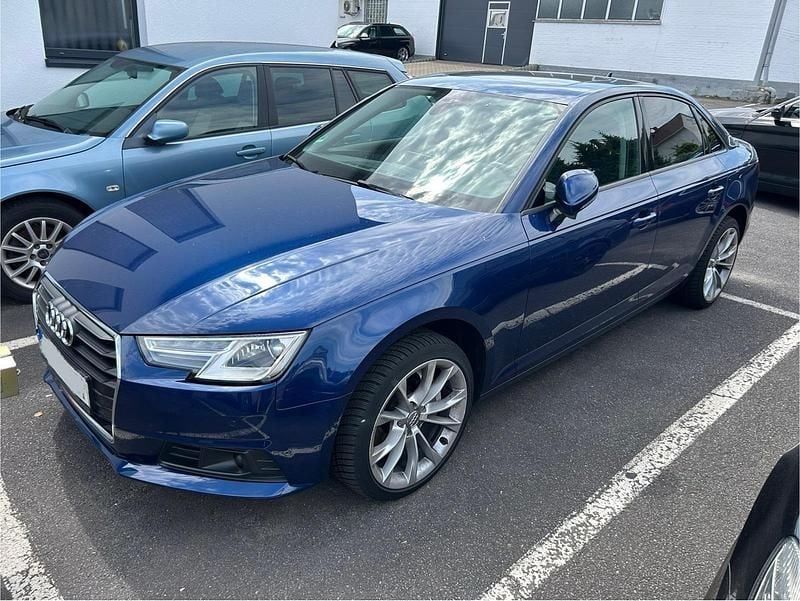 Blau Gebraucht 2017 Audi A4 Limousine | 14.900 € (Guter Preis) - Bild 1/4