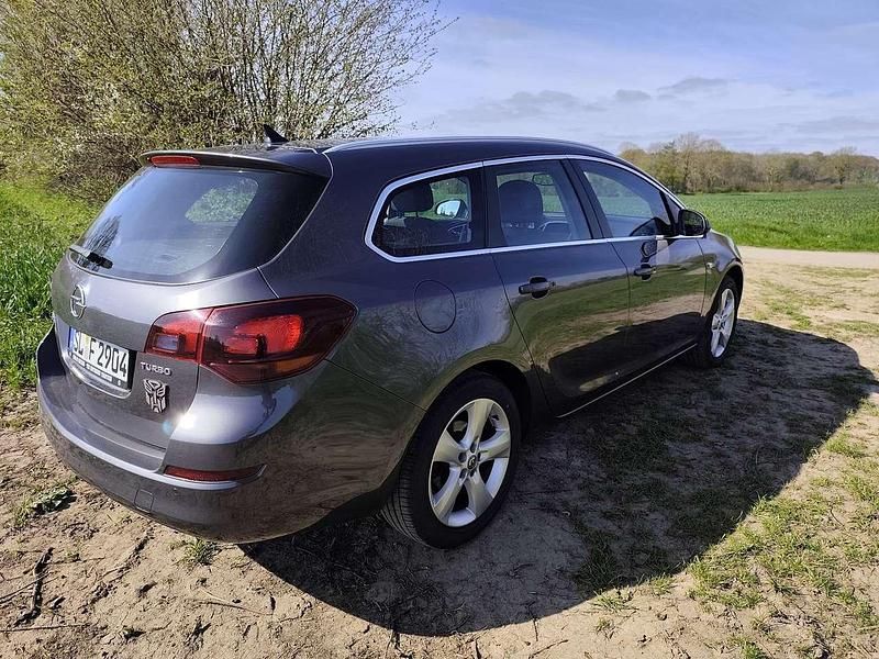 Gebraucht Opel Astra 140 PS (102 kW) 2010 Grau Kombi