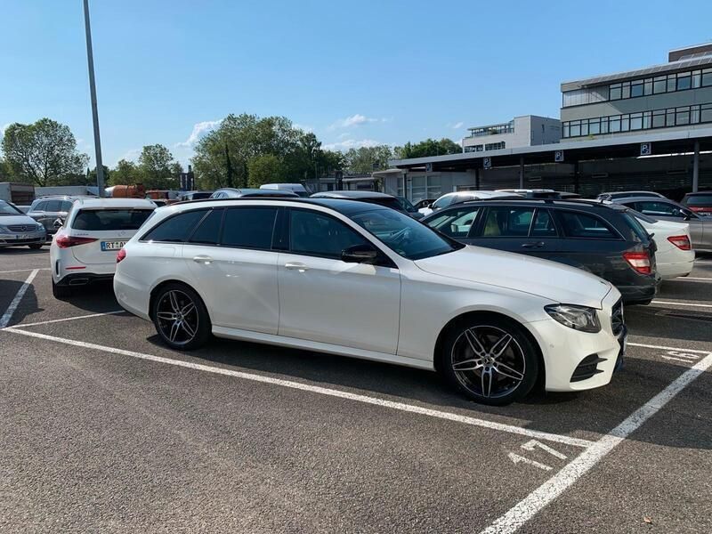 Weiß Gebraucht 2019 Mercedes E300 Kombi | 35.000 € (Etwas zu teuer) - Bild 1/4
