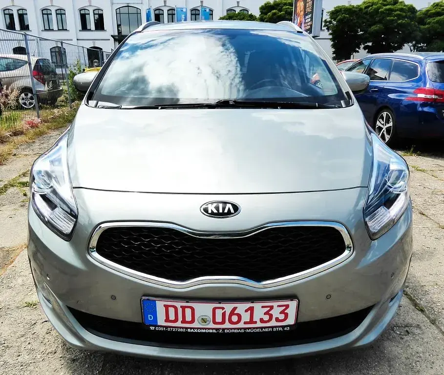 Gebraucht Kia Carens 141 PS (103 kW) 2016 Beige Van / Kleinbus