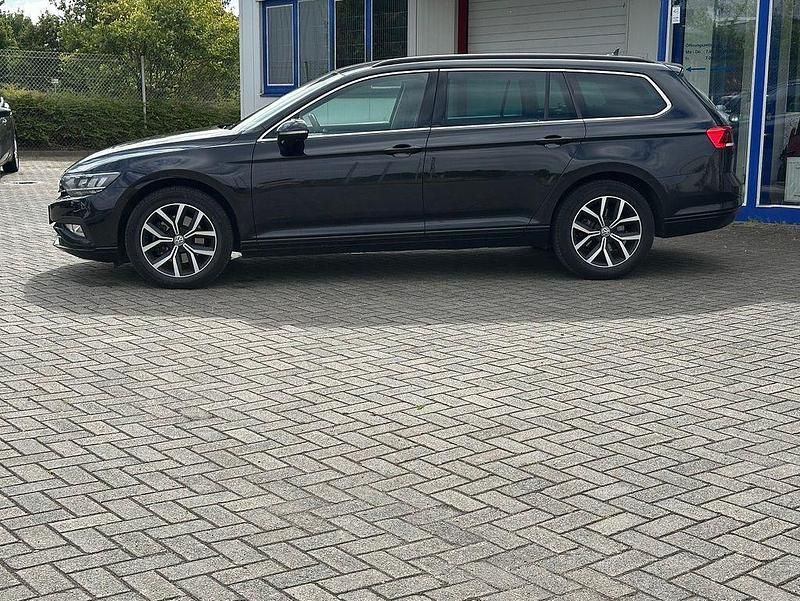 Schwarz Gebraucht 2021 VW Passat Business Kombi | 13.800 € (Etwas zu teuer) - Bild 1/4