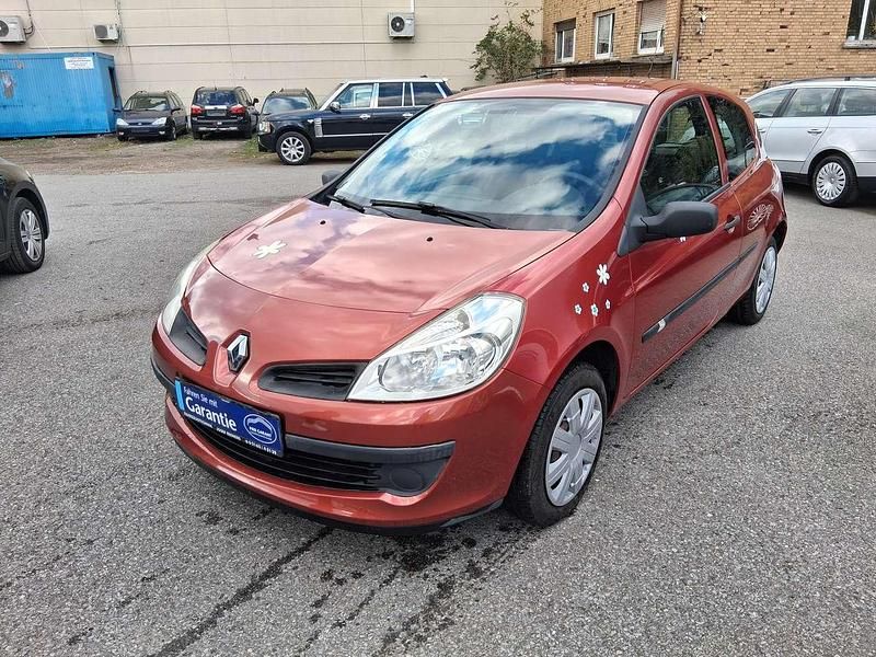 Rot Gebraucht 2005 Renault Clio II Dynamique Limousine | 2.190 € (Fairer Preis) - Bild 1/4