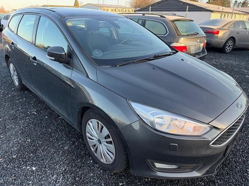 Gebraucht Ford Focus Business Edition 120 PS (88 kW) 2017 Grau Limousine