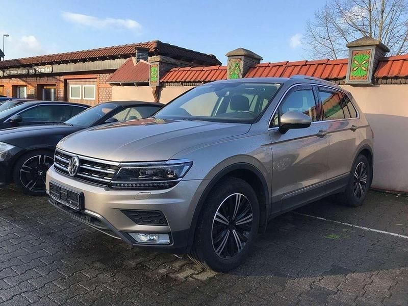 Gebraucht VW Tiguan Highline 150 PS (110 kW) 2016 Titanium beige metallic SUV