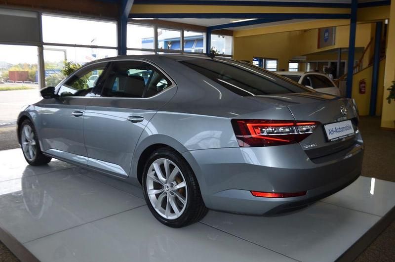 Gebraucht Skoda Superb Style 179 PS (131 kW) 2017 Grau Limousine