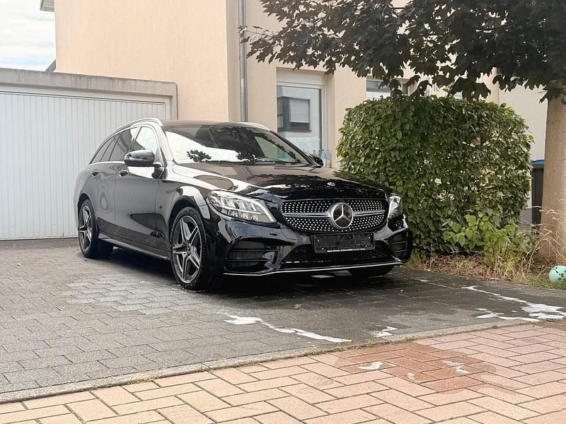 Schwarz Gebraucht 2019 Mercedes C220 AMG Kombi | 25.500 € (Etwas zu teuer) - Bild 1/4