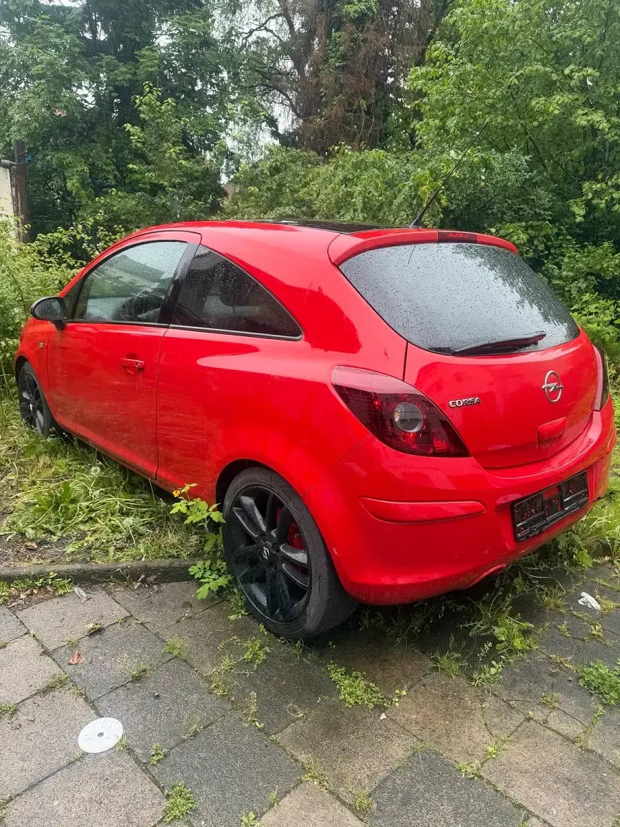 Usata Opel Corsa 101 CV (74 kW) 2011 Rosso Utilitaria