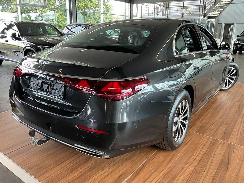 Gebraucht Mercedes E220 Advanced Plus 197 PS (144 kW) 2024 Graphitgrau Limousine