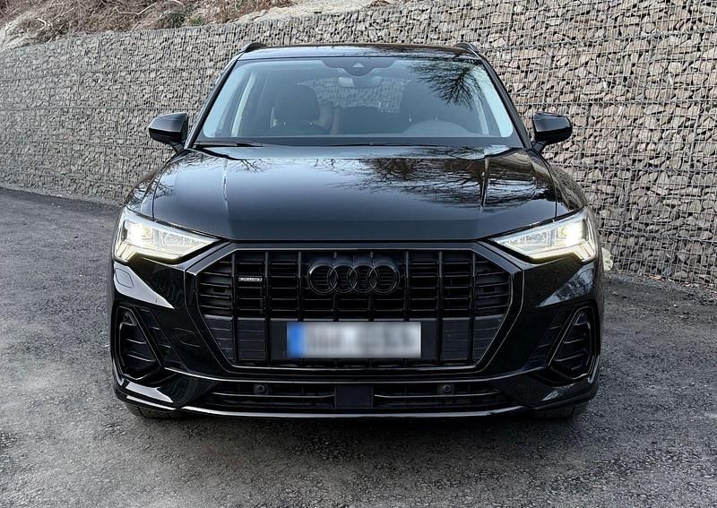 Second-hand Audi Q3 S-Line 190 CP (139 kW) 2019 Negru SUV