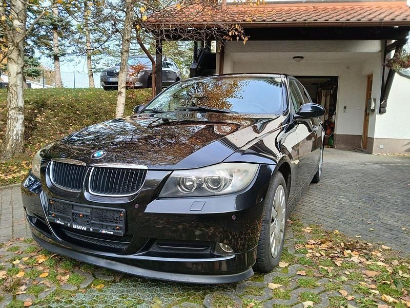 Schwarz Gebraucht 2005 BMW 318 Limousine | 1.700 € (Guter Preis) - Bild 1/4
