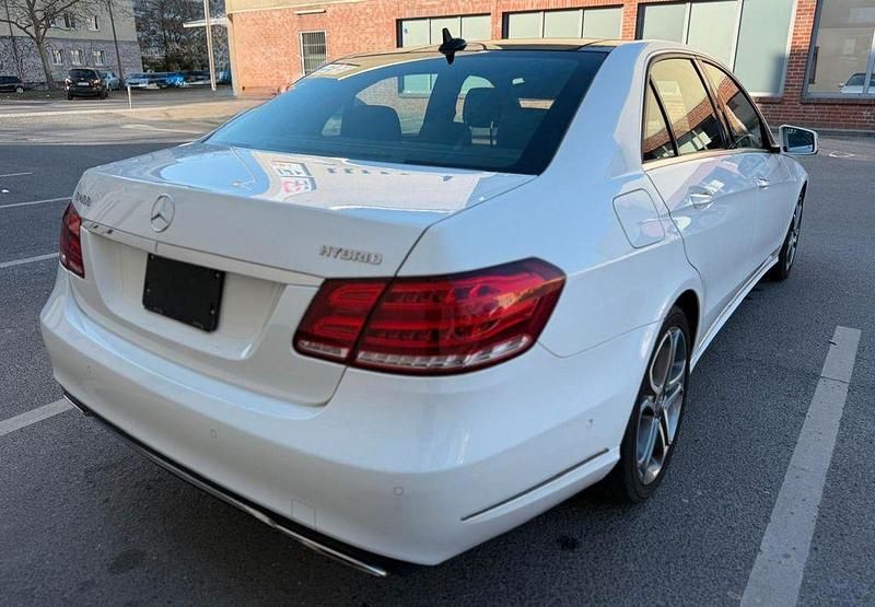 Gebraucht Mercedes E400 Avantgarde 333 PS (244 kW) 2014 Weiß Limousine