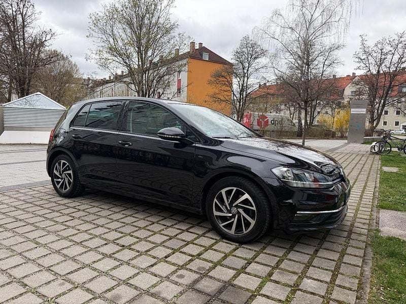 Gebraucht VW Golf VII Join 131 PS (96 kW) 2018 Schwarz Kleinwagen
