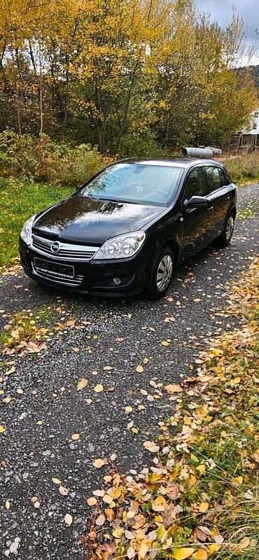 Schwarz Gebraucht 2009 Opel Astra Limousine | 500 € (Guter Preis) - Bild 1/4