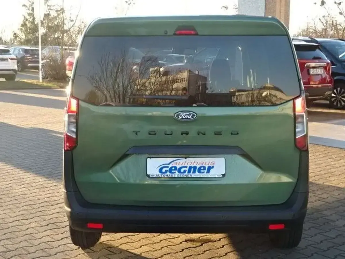 Neu Ford Tourneo Courier Trend 125 PS (91 kW) 2025 Andere Van / Kleinbus