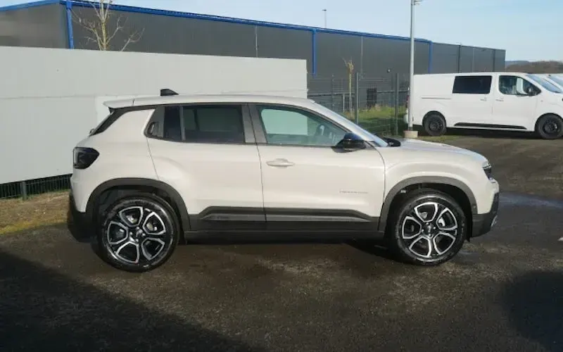 Ny Jeep Avenger Summit 100 HK (73 kW) 2026 Beige SUV
