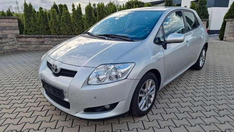 Silber Gebraucht 2009 Toyota Auris Life Limousine | 2.700 € (Fairer Preis) - Bild 1/4