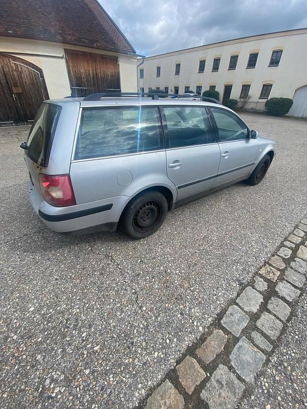 Gebraucht VW Passat 105 PS (77 kW) 2001 Silber Kombi