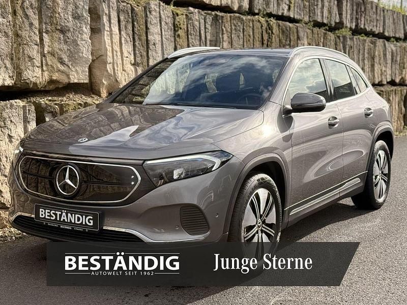 Lack mountaingrau (metallic) Gebraucht 2023 Mercedes EQA250 Progressive SUV | 27.990 € (Fairer Preis) - Bild 1/4