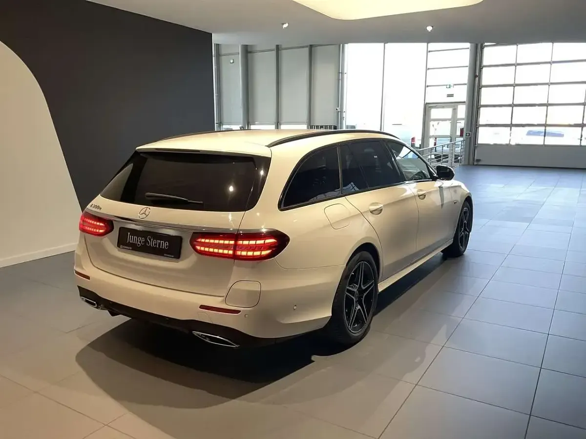Gebraucht Mercedes E300 AMG line 320 PS (235 kW) 2020 Polarweiß uni Kombi