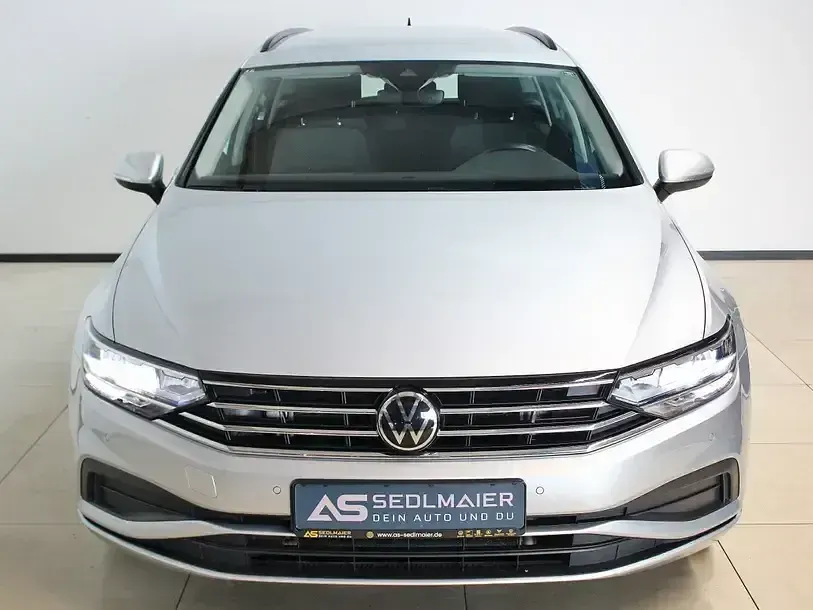Używany VW Passat 122 KM (89 kW) 2022 Srebrny Kombi