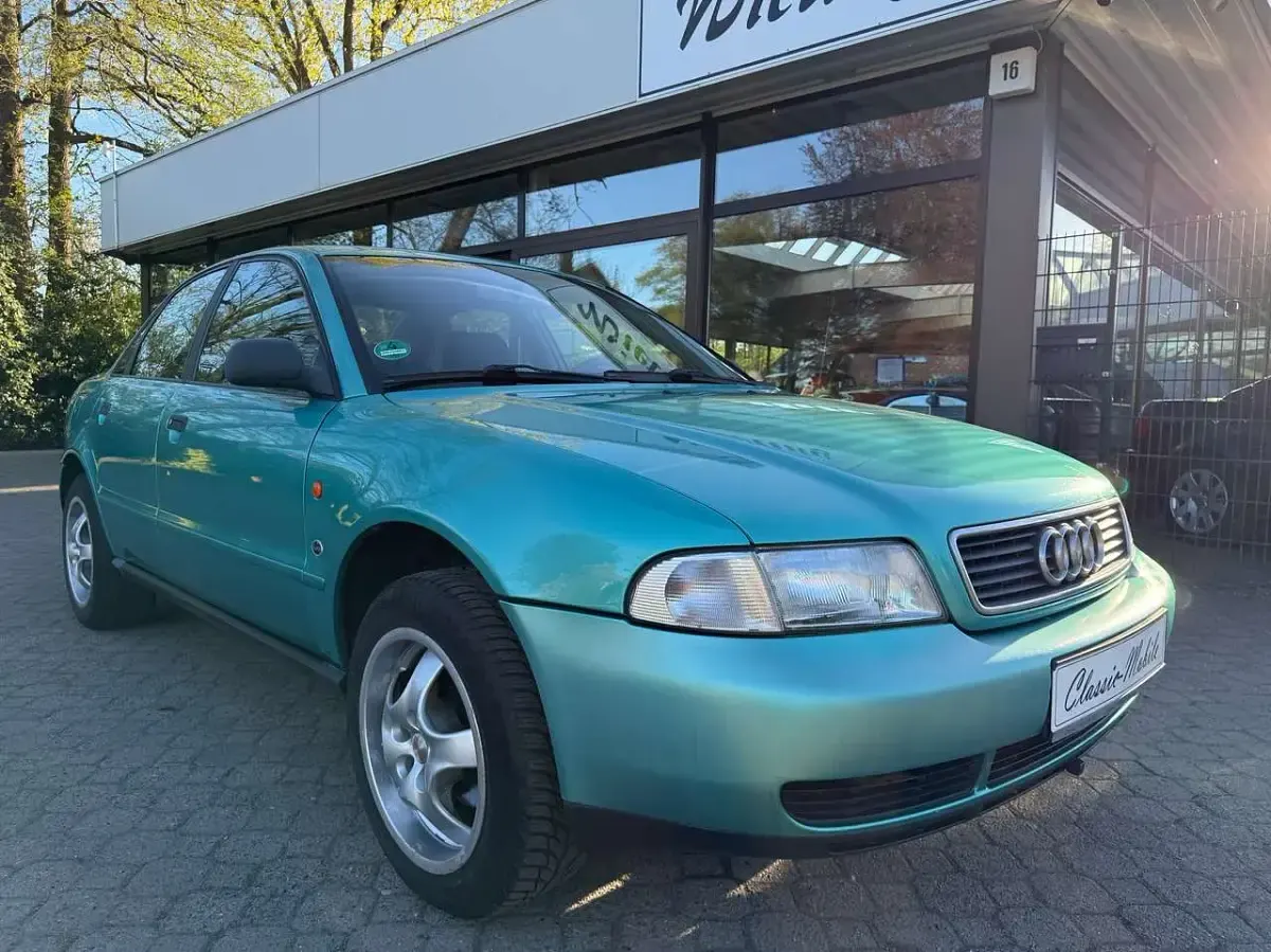 Używany Audi A4 101 KM (74 kW) 1995 Zielony Sedan/Limuzyna