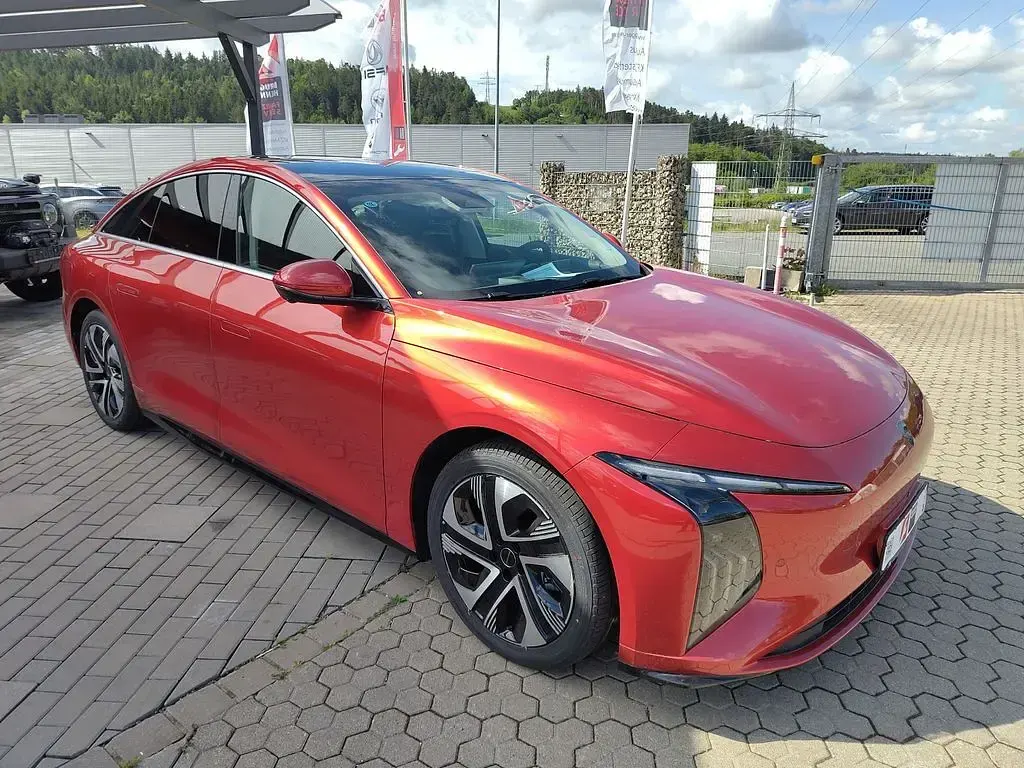 Nouvelle DFSK Forthing 7 209 ch (153 kW) 2026 Rouge Berline